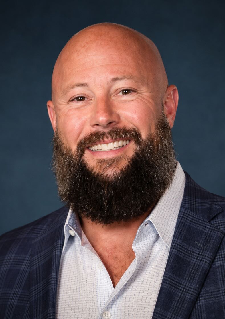 Headshot of Warren Arnold