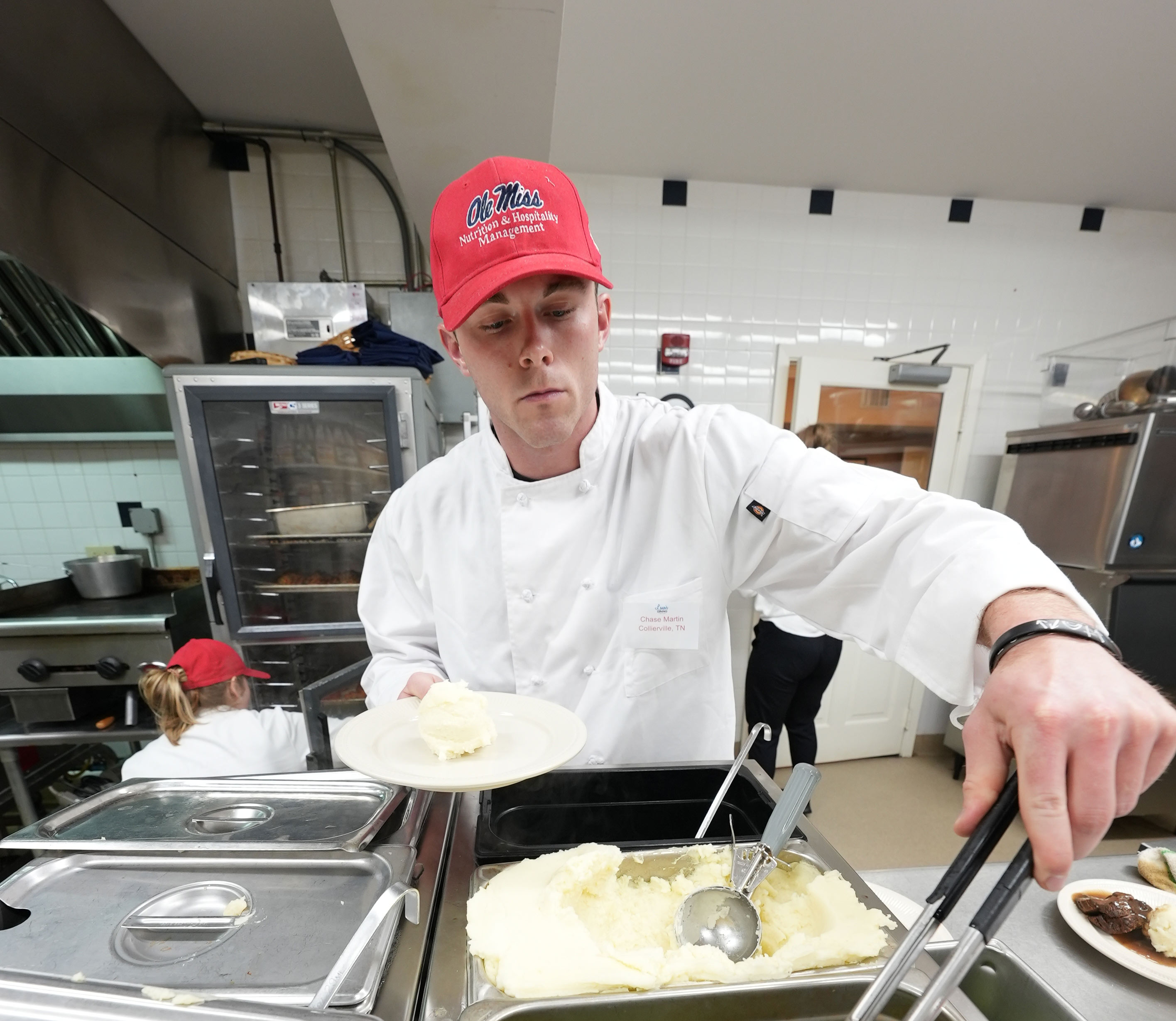 Image of Applied Sciences Chef serving food