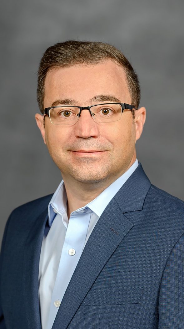 Dr. Henrique Momm