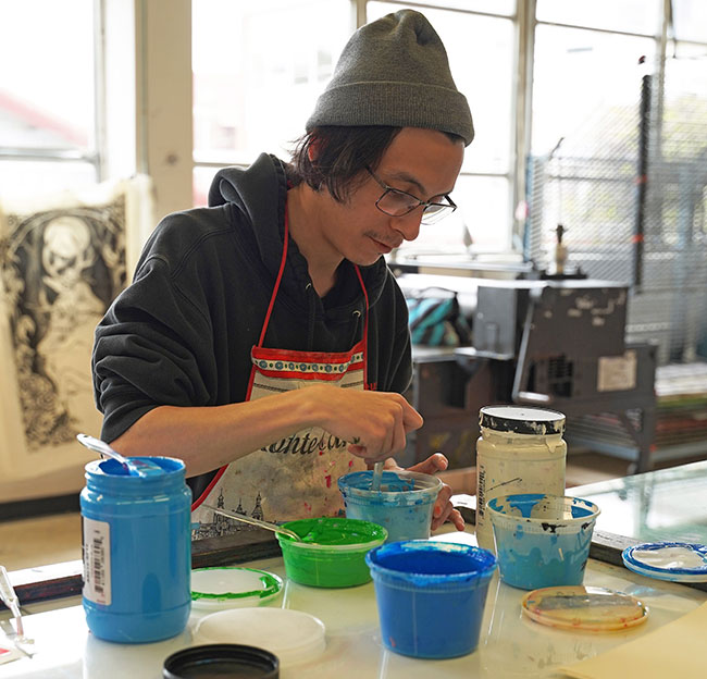 student mixing paint