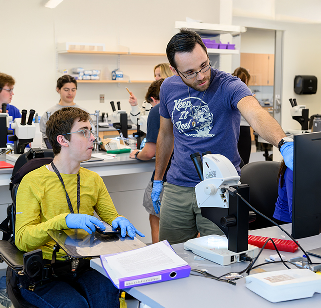 student in wheelchair in biology lab