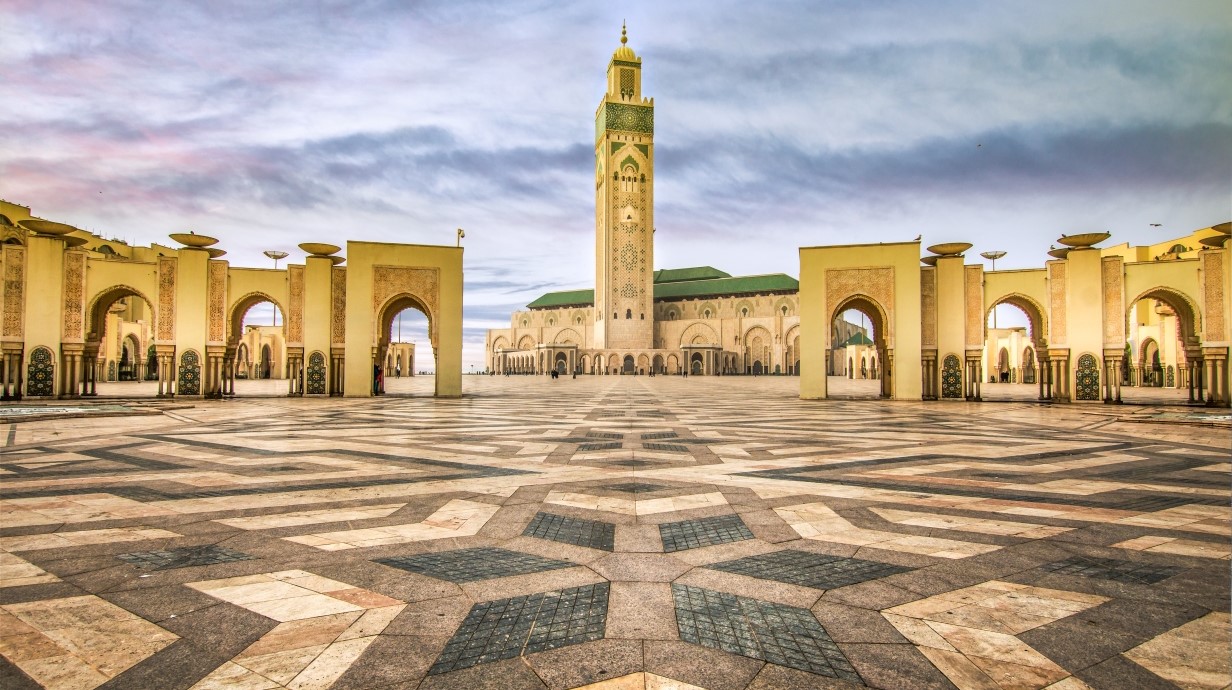 image of the plaza and mosque in Casablanca, Morocco