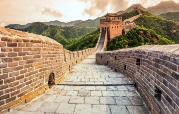 image of the Great Wall of China from standing on the wall itself and looking across the top