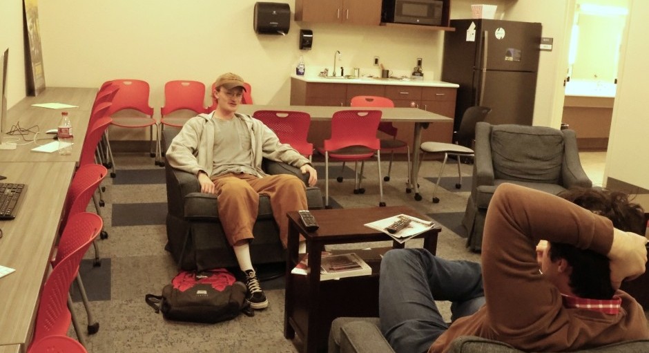 two students sitting in a student lounge