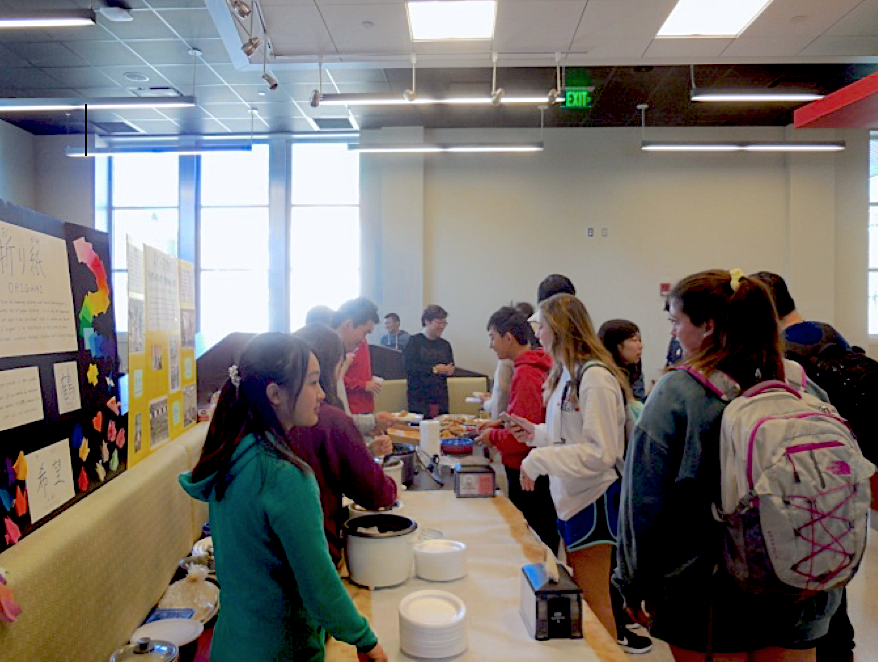 Exchange students share Japanese curry with other students