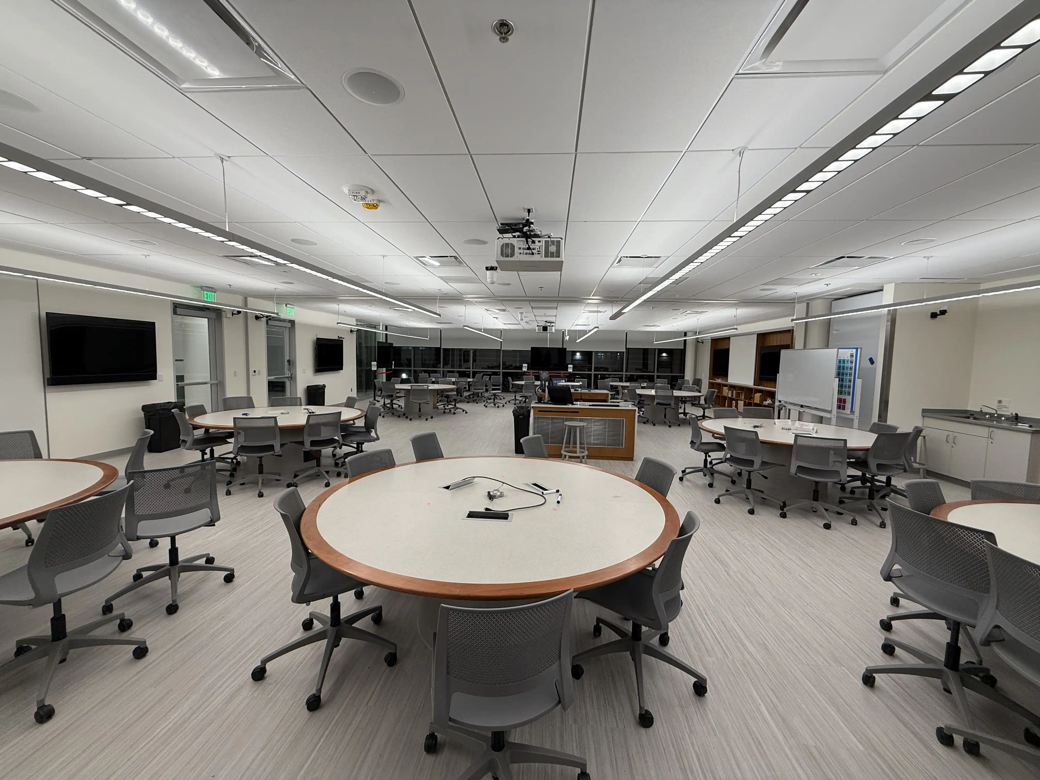 empty duff teal room #328 