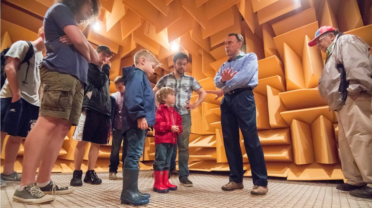 A tour in an anechoic chamber