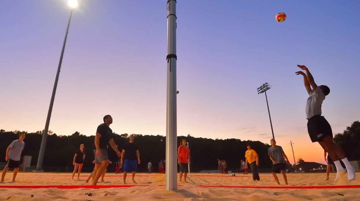 students playing intramural sand volleyball