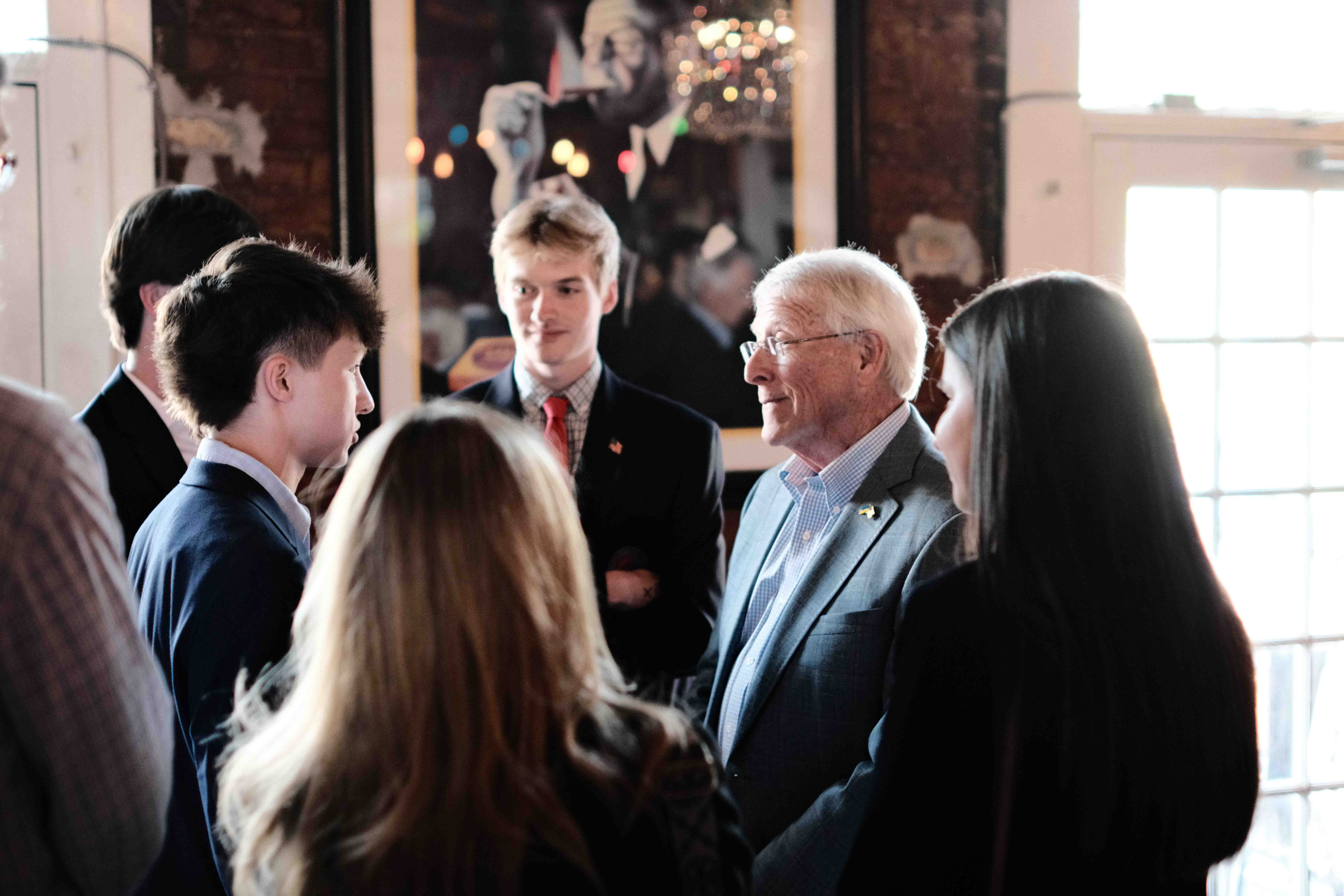 Senator Wicker speaks with Declaration Center Scholars