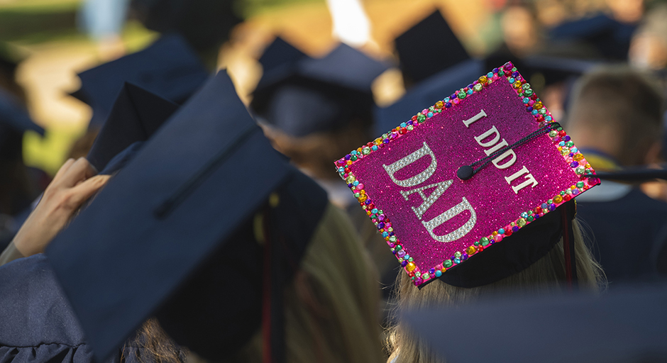 A graduation hat is decorated with 'I did it, Dad.'