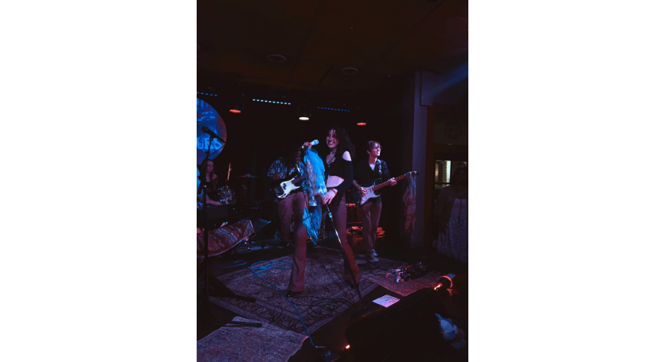 An image of Izzy Arthurs performing at Proud Larry's. 
