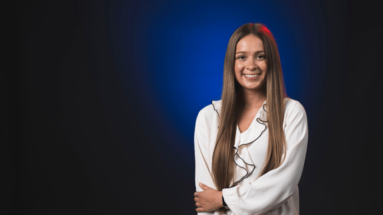 Image of Lauren Munnell in front of a blue backdrop.