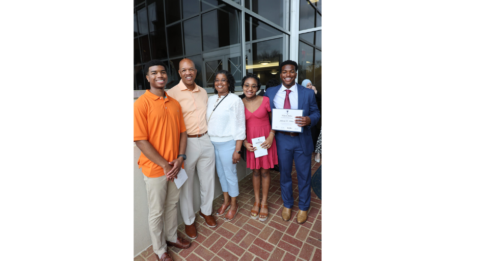Jakota White (right) stands with family members during the Who’s Who and Hall of Fame Ceremony. White is joined by (from left) Jarriet White, Jarriet White, Viveca White and Jiyah White. Submitted photo