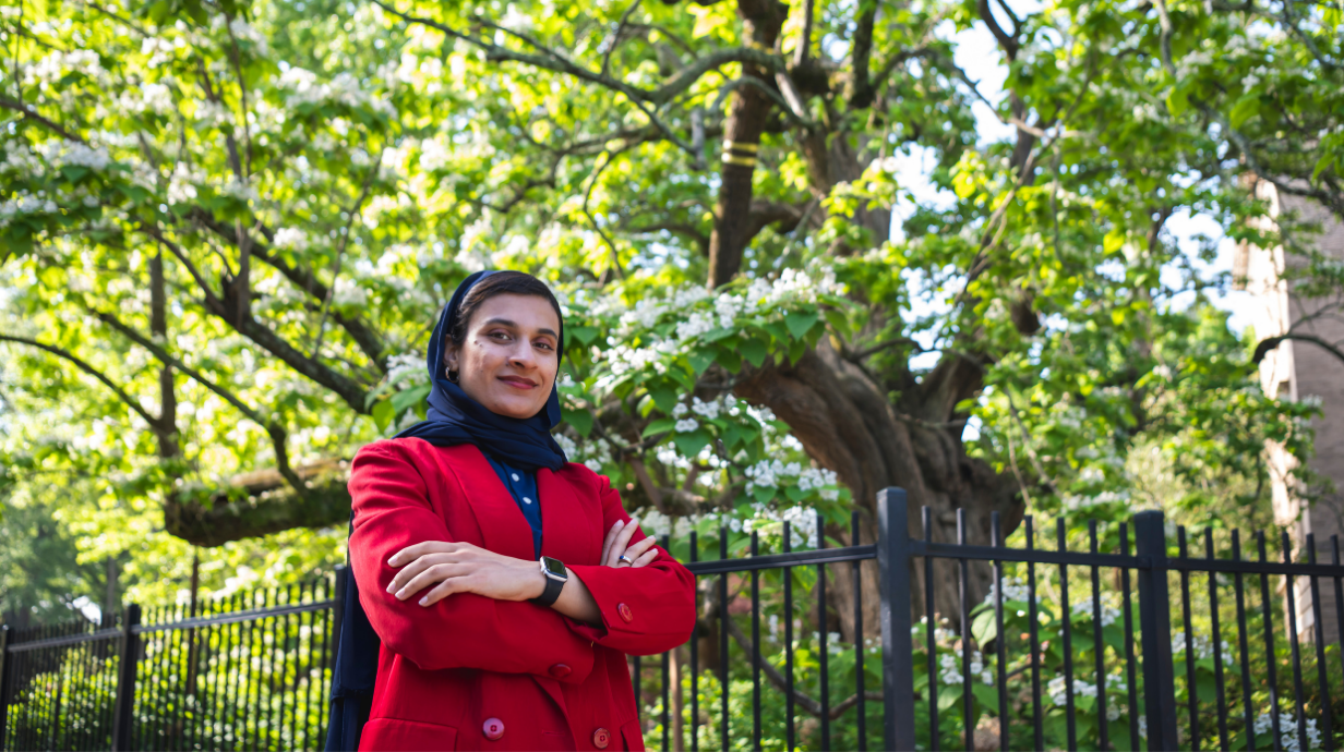 An image of Mahdia Yari in front of a tree.