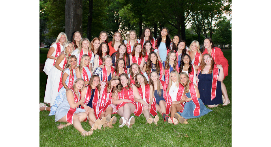 An image of Claire Reynolds and senior members of the Alpha Omicron Pi sorority.