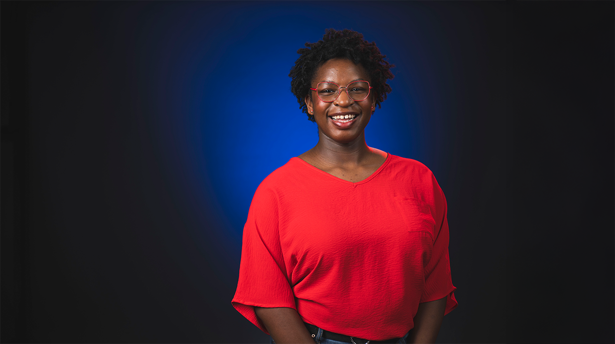 An image of Jo'Anna Thompson in front of a blue backdrop.