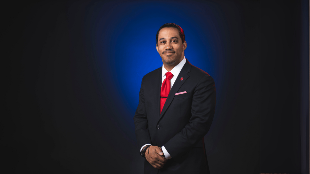 An image of Lonnie Cain in front of a blue backdrop.