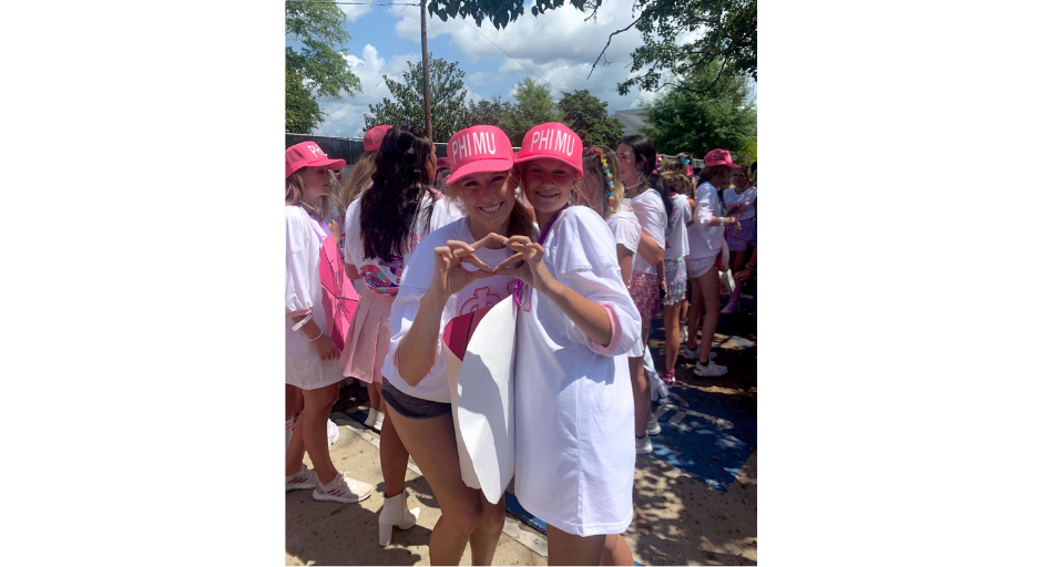 Sam Hendrix (left) poses with a Phi Mu sorority sister.