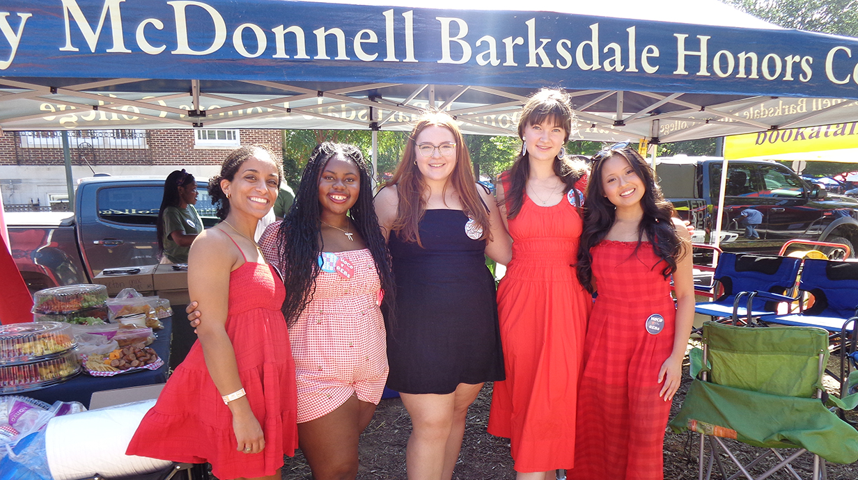 Honors Senate members host the Honors College game day tent.