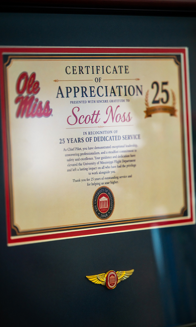 A flight certificate honors Scott Noss for 25 years of service.