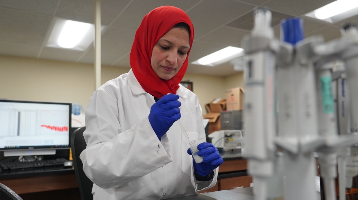 Photo of industrial pharmacy student working in a lab.