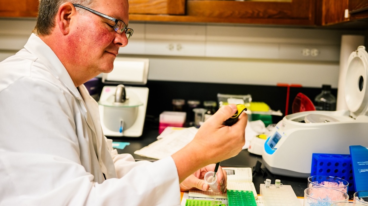 Photo of pharmacology student and instructor in the lab.