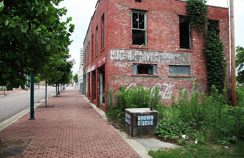 Image of a hollowed out building on Farish Street