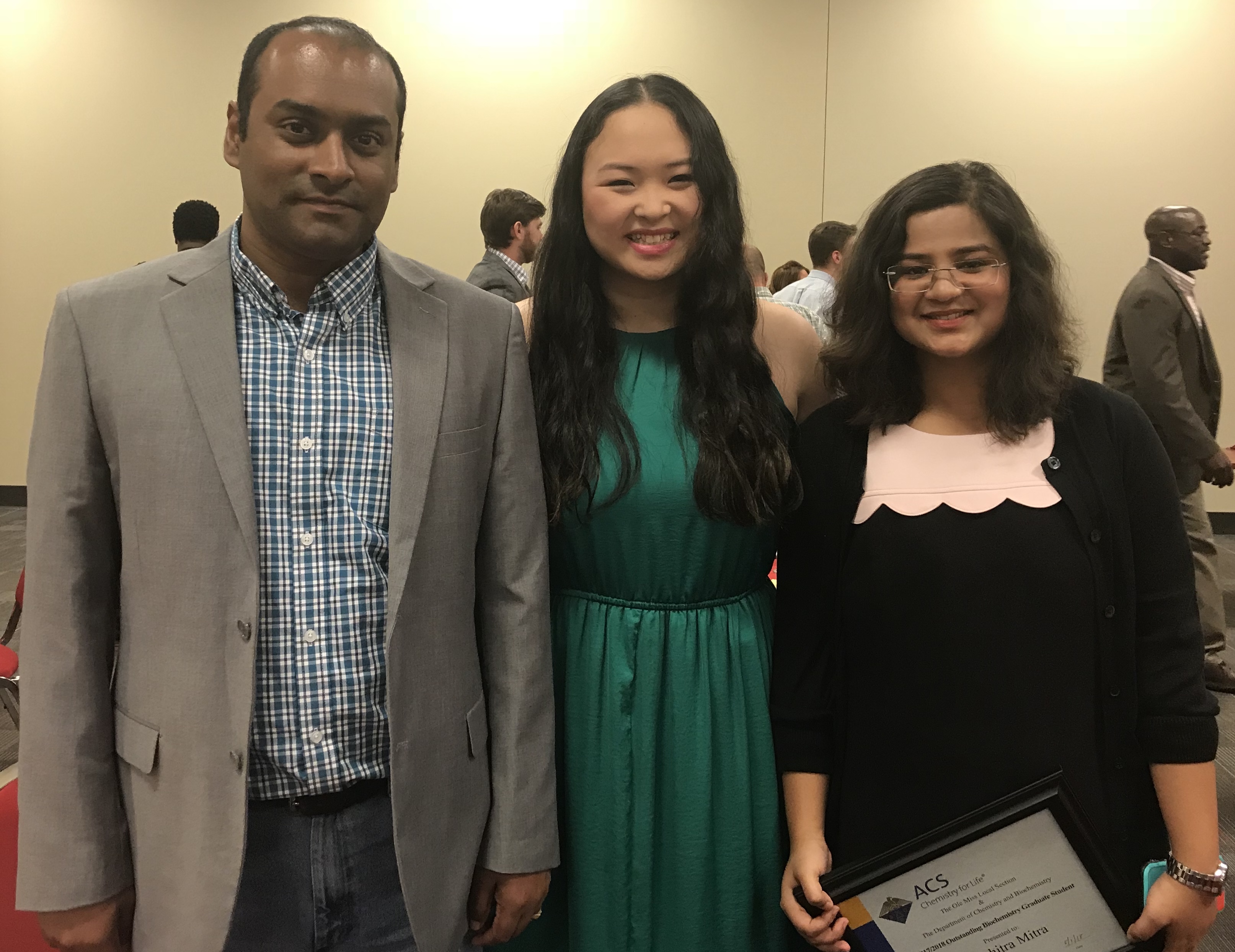 Dr. Chakraborty, Leigh Sumner and Suchitra Mitra at the 2018 Ole Miss Annual ACS Banquet